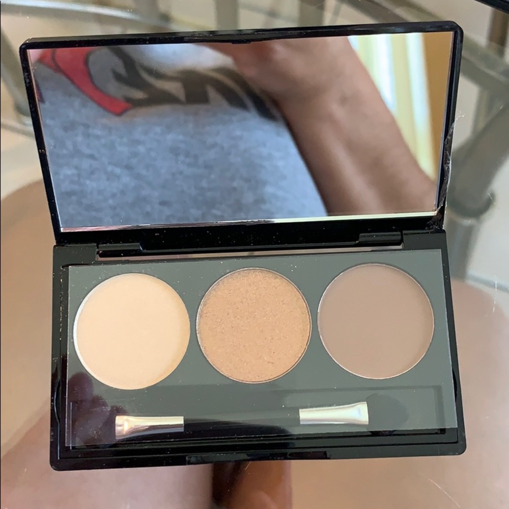 IBY beauty trio eyeshadow palette